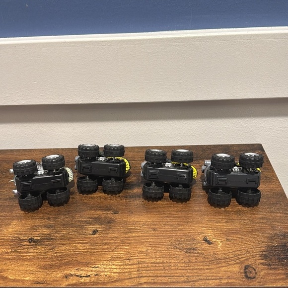 Dinosaur Head Pull Back And Go Off Road/ Monster Truck /Cars Mini Toys Set Of 4 - Picture 6 of 7